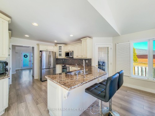86 Margaret Avenue, Hamilton, ON - Indoor Photo Showing Kitchen With Double Sink