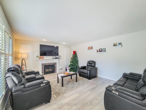 86 Margaret Avenue, Hamilton, ON - Indoor Photo Showing Living Room With Fireplace