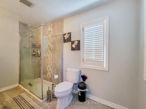 86 Margaret Avenue, Hamilton, ON - Indoor Photo Showing Bathroom