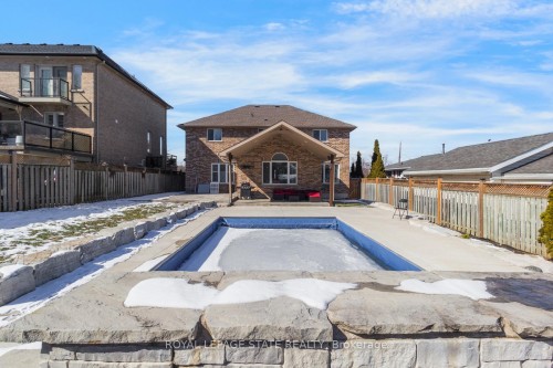 86 Margaret Avenue, Hamilton, ON - Outdoor With In Ground Pool