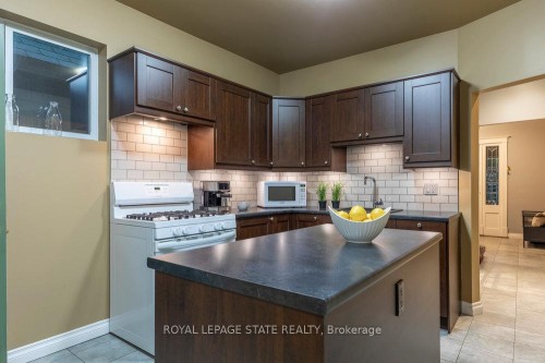 90 Blake Street, Hamilton, ON - Indoor Photo Showing Kitchen