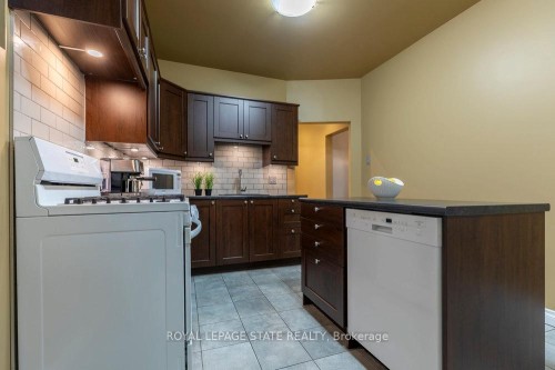 90 Blake Street, Hamilton, ON - Indoor Photo Showing Other Room