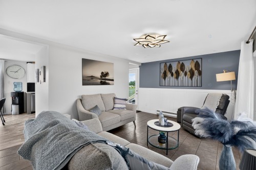 Salon - 801 9E Avenue, Saint-Lin/Laurentides, QC - Indoor Photo Showing Living Room