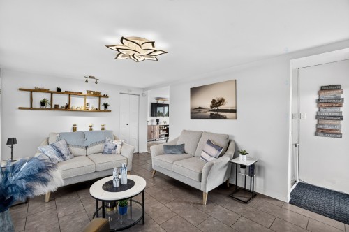 Salon - 801 9E Avenue, Saint-Lin/Laurentides, QC - Indoor Photo Showing Living Room
