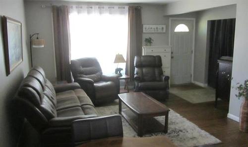 453 Rita St, Winnipeg, MB - Indoor Photo Showing Living Room