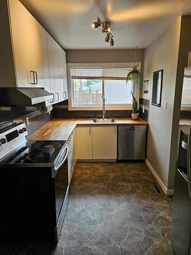 453 Rita St, Winnipeg, MB - Indoor Photo Showing Kitchen