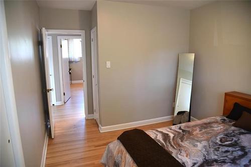 555 Bronx Ave, Winnipeg, MB - Indoor Photo Showing Bedroom