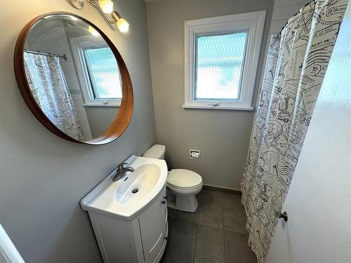 555 Bronx Ave, Winnipeg, MB - Indoor Photo Showing Bathroom