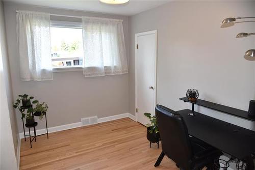 555 Bronx Ave, Winnipeg, MB - Indoor