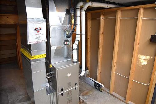 555 Bronx Ave, Winnipeg, MB - Indoor Photo Showing Basement