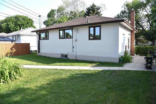 555 Bronx Ave, Winnipeg, MB - Outdoor