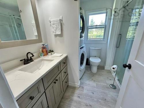 197 Highway 2, Brookfield, NS - Indoor Photo Showing Bathroom