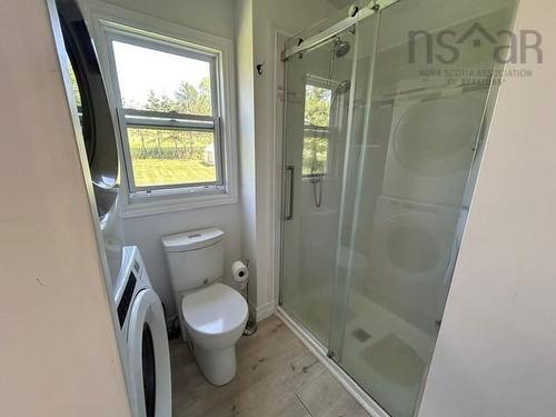197 Highway 2, Brookfield, NS - Indoor Photo Showing Bathroom