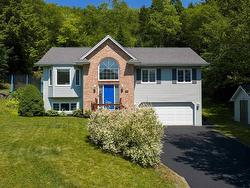 69 Lylewood Drive  Middle Sackville, NS B4E 3B1