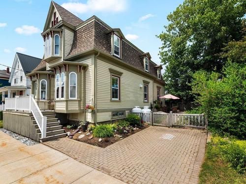 51 Fox Street  Lunenburg, NS B0J 2C0
