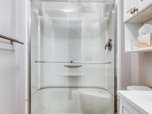 20 Pine Street, Bridgewater, NS - Indoor Photo Showing Bathroom