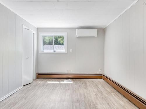 20 Pine Street, Bridgewater, NS - Indoor Photo Showing Other Room