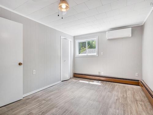 20 Pine Street, Bridgewater, NS - Indoor Photo Showing Other Room
