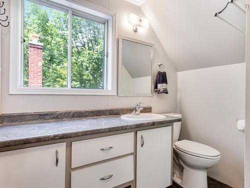 20 Pine Street, Bridgewater, NS - Indoor Photo Showing Bathroom