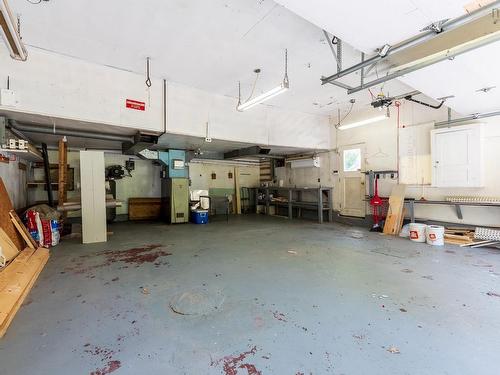 20 Pine Street, Bridgewater, NS - Indoor Photo Showing Garage