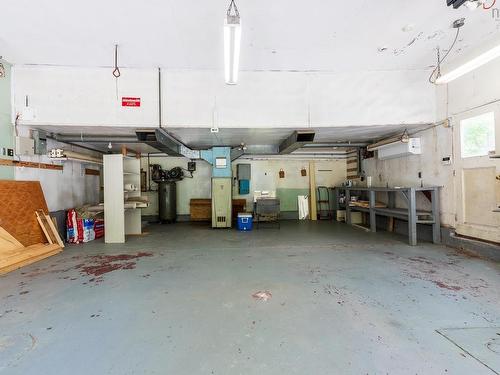 20 Pine Street, Bridgewater, NS - Indoor Photo Showing Garage