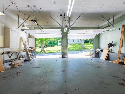 20 Pine Street, Bridgewater, NS - Indoor Photo Showing Garage