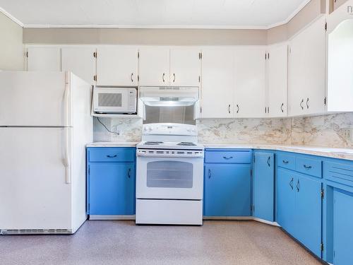 20 Pine Street, Bridgewater, NS - Indoor Photo Showing Kitchen
