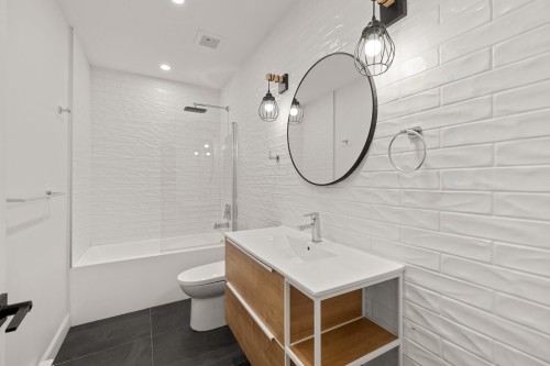 Bathroom - 4319 Rue Parthenais, Montréal (Le Plateau-Mont-Royal), QC - Indoor Photo Showing Bathroom