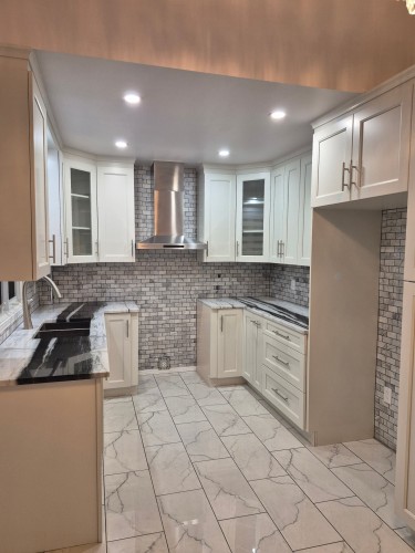 Kitchen - 2420 Av. Laure-Conan, Montréal (Ahuntsic-Cartierville), QC - Indoor Photo Showing Bathroom