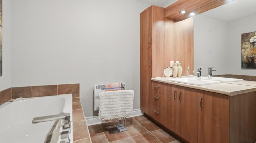 Bathroom - 306-1140 Boul. Du Loiret, Québec (Charlesbourg), QC - Indoor Photo Showing Bathroom