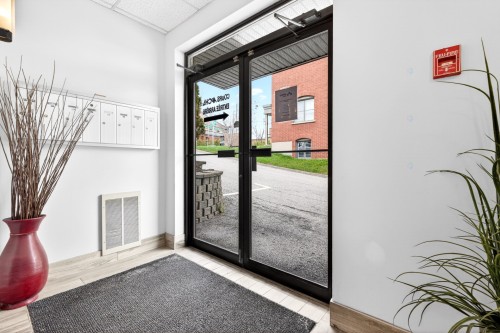 Mud Room - 100 Rue Belvédère S., Sherbrooke (Les Nations), QC -  With Exterior