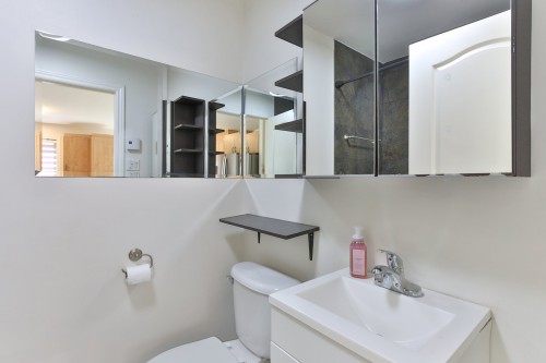 Bathroom - 475 Boul. St-Luc, Saint-Jean-Sur-Richelieu, QC - Indoor Photo Showing Bathroom