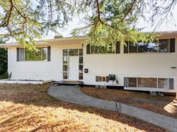 1960 Grandview Dr Saanich, BC V8N 2V3