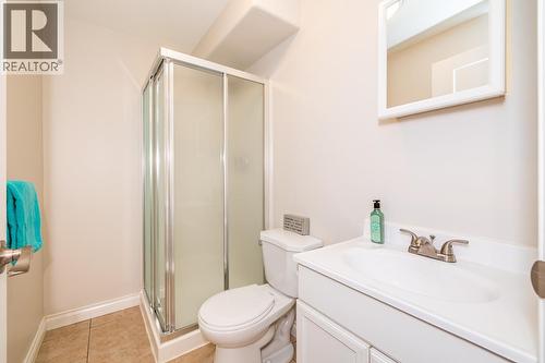 7889 Queens Crescent, Prince George, BC - Indoor Photo Showing Bathroom