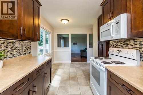 7889 Queens Crescent, Prince George, BC - Indoor Photo Showing Kitchen