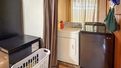 87 Little Van Horne Street, Cranbrook, BC - Indoor Photo Showing Laundry Room