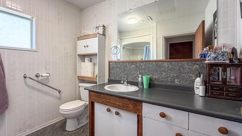 87 Little Van Horne Street, Cranbrook, BC - Indoor Photo Showing Bathroom