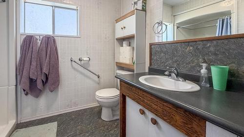 87 Little Van Horne Street, Cranbrook, BC - Indoor Photo Showing Bathroom