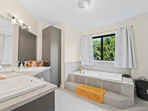 Salle de bains - 66  - 70 Rue Landry, Saint-Eustache, QC - Indoor Photo Showing Bathroom