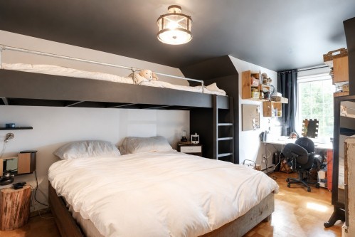 Bedroom - 7243 Rue Des Martinets, Laval (Duvernay), QC - Indoor Photo Showing Bedroom