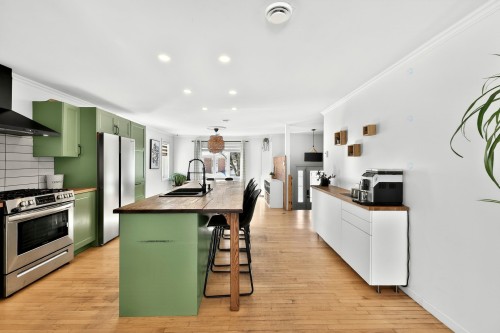 Cuisine - 140 Rue Beaulieu, Sainte-Mélanie, QC - Indoor Photo Showing Kitchen With Upgraded Kitchen
