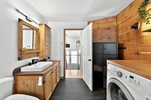 Salle de bains - 140 Rue Beaulieu, Sainte-Mélanie, QC - Indoor Photo Showing Laundry Room