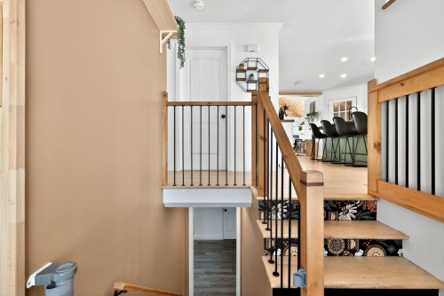 Hall d'entrée/Vestibule - 140 Rue Beaulieu, Sainte-Mélanie, QC - Indoor Photo Showing Other Room
