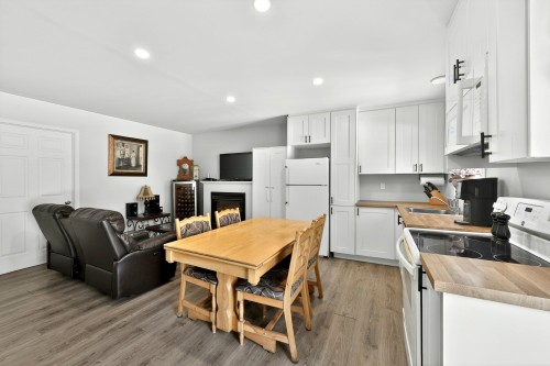 Intergénération - 140 Rue Beaulieu, Sainte-Mélanie, QC - Indoor Photo Showing Kitchen