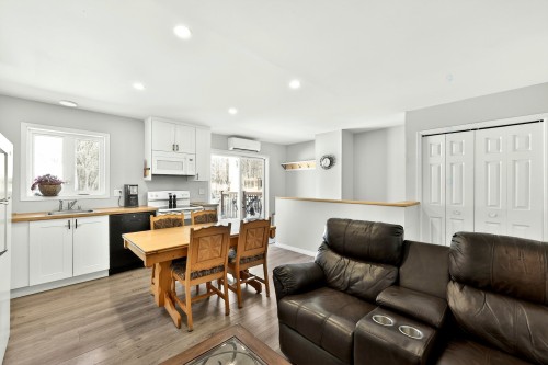 Intergénération - 140 Rue Beaulieu, Sainte-Mélanie, QC - Indoor
