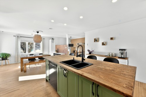 Cuisine - 140 Rue Beaulieu, Sainte-Mélanie, QC - Indoor Photo Showing Kitchen With Double Sink With Upgraded Kitchen