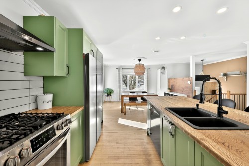 Cuisine - 140 Rue Beaulieu, Sainte-Mélanie, QC - Indoor Photo Showing Kitchen With Double Sink With Upgraded Kitchen