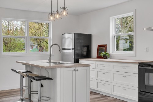 Cuisine - 3 Rue Bernard, Brownsburg-Chatham, QC - Indoor Photo Showing Kitchen With Double Sink