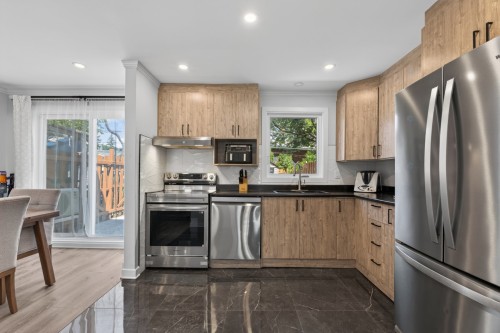 Cuisine - 5769 Boul. Marie-Victorin, Brossard, QC - Indoor Photo Showing Kitchen