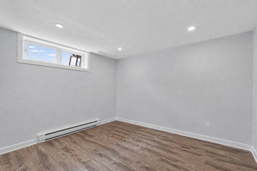 Salle familiale - 5769 Boul. Marie-Victorin, Brossard, QC - Indoor Photo Showing Other Room